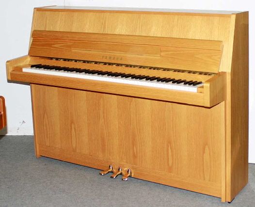 Klavier-Yamaha-M110N-Eiche-hell-E252665-1-a